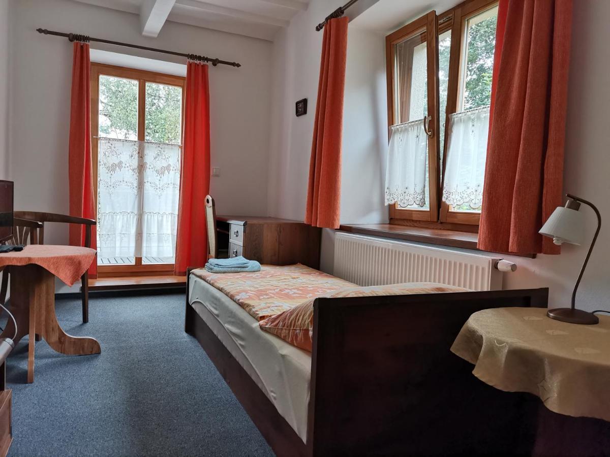 Penzion Pod Zamkem Zruc nad Sazavou Bagian luar foto