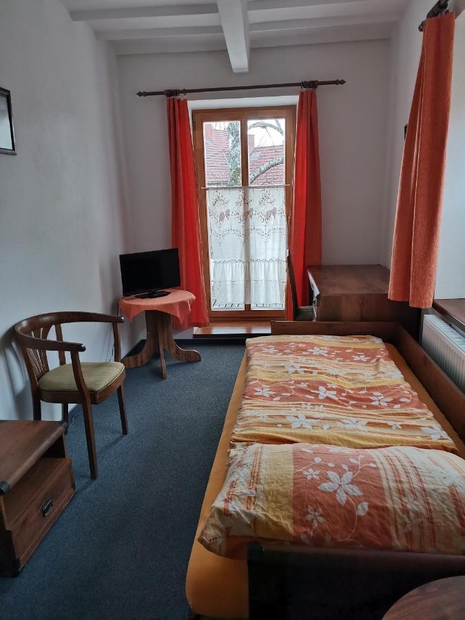 Penzion Pod Zamkem Zruc nad Sazavou Bagian luar foto